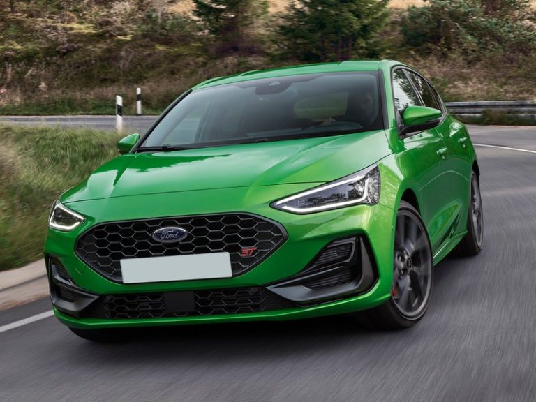 ford-focus-st-2021-side-front